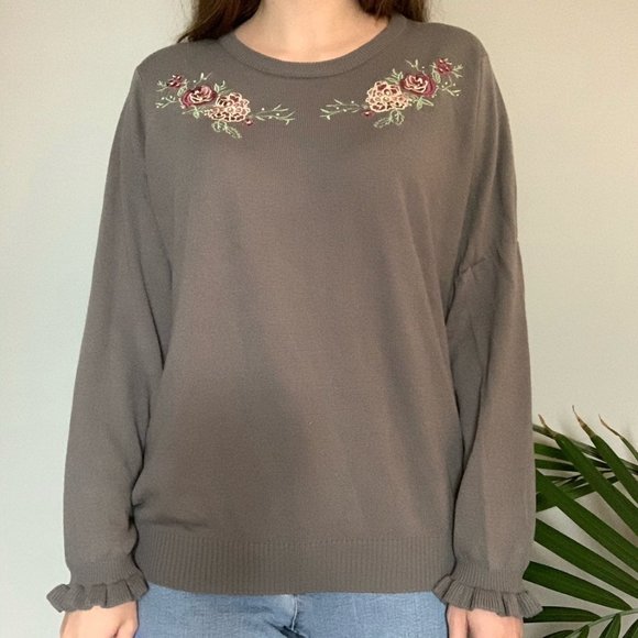Vintage gray floral embroidered sweater - Picture 2 of 7